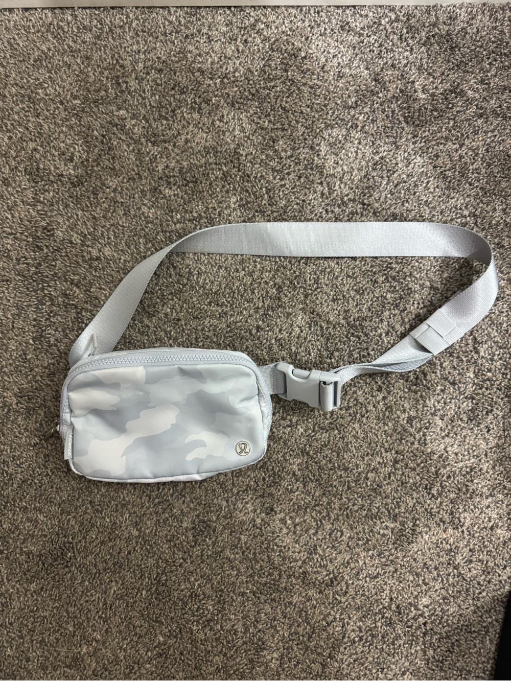 lululemon white camo everywhere belt bag - Picture 2 of 8